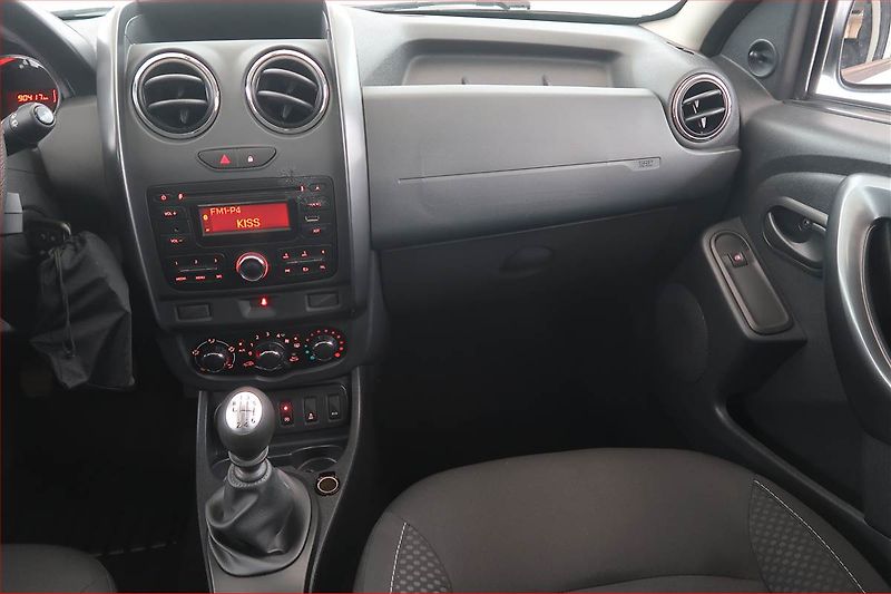 Dacia Duster (2016) 1.6 SCe, 4X4, Park. senzory - fotka 8 z 15