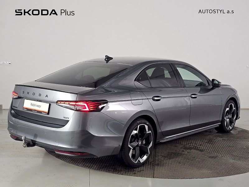 Škoda Superb (2025) 2.0TSI 195kW 4X4 Sportline TAŽ - fotka 2 z 35