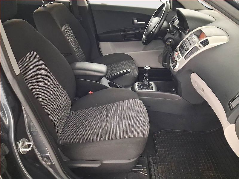 Kia Ceed (2009) 1.4 CVVT, po STK, v provozu - fotka 9 z 17