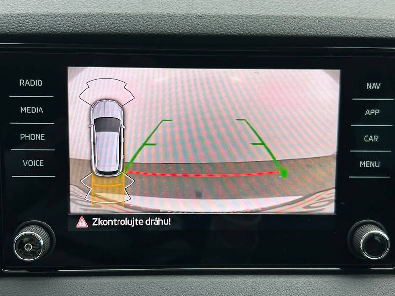 Škoda Karoq (2022) 1.5 TSI 110 kW Tažné Matrix - fotka 13 z 30