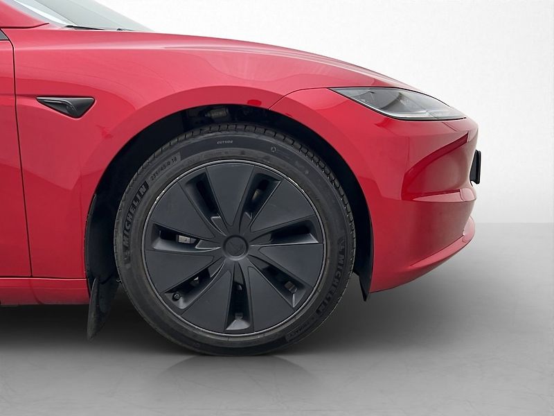 Tesla Model 3 Long Range AWD Highland - fotka 12 z 35