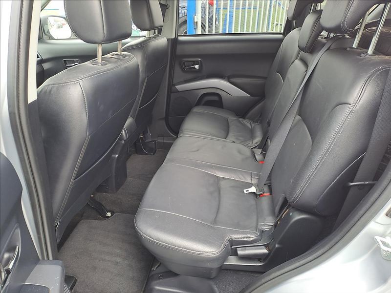 Peugeot 4007 2,2 HDI 4WD KŮŽE - fotka 6 z 17