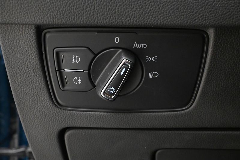 Volkswagen Passat 2,0 TDI 110kW DSG Business Zár - fotka 22 z 25