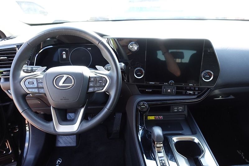 Lexus NX 350h NX350h Comfort 2WD - fotka 17 z 32