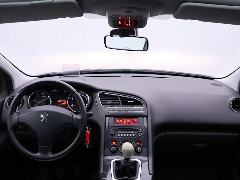 Peugeot 5008 1,6 HDI 82kW Family CZ - fotka 26 z 36