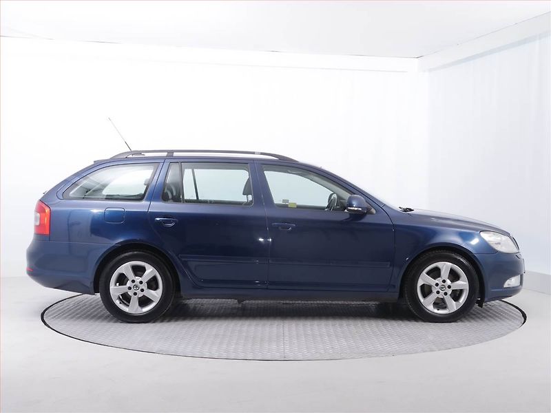 Škoda Octavia (2011) 1.6 TDI, nová STK, jezdí dobře - fotka 6 z 17