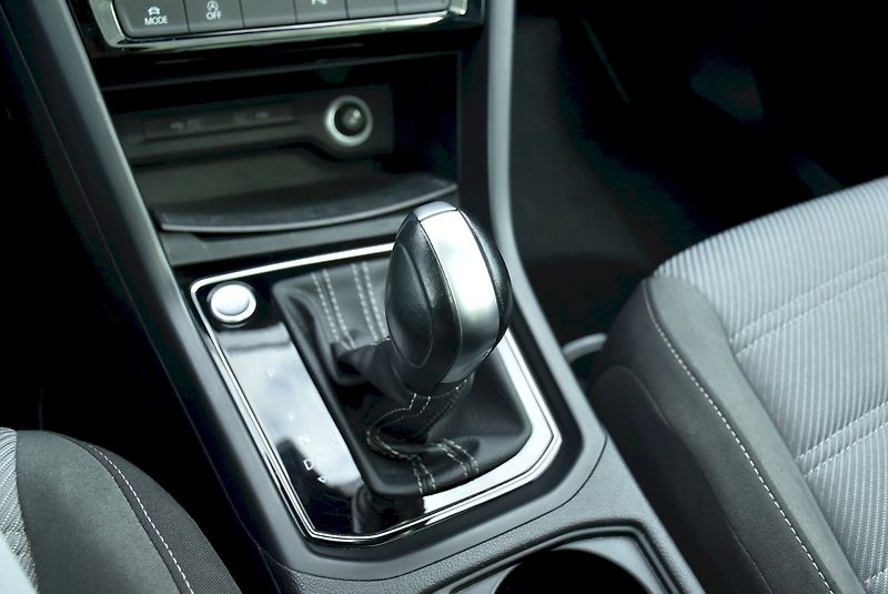 Volkswagen Touran (2021) R-Line 2,0 TDI 110kW 7DSG - fotka 25 z 35
