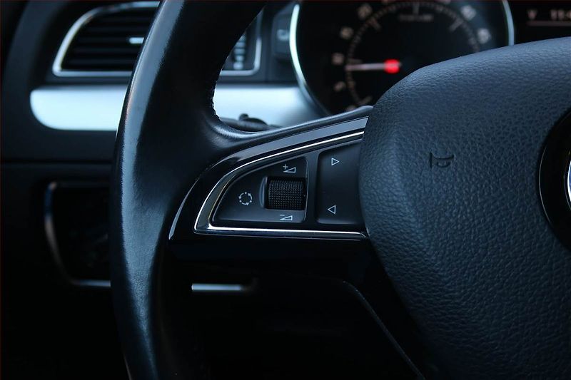 Škoda Superb (2014) 2.0 TDI, Navi, Xenony - fotka 16 z 19