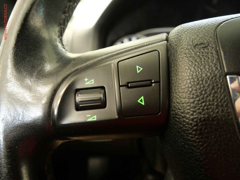 Škoda Octavia (2010) 1.6 TDi, Elegance, xenon - fotka 15 z 25