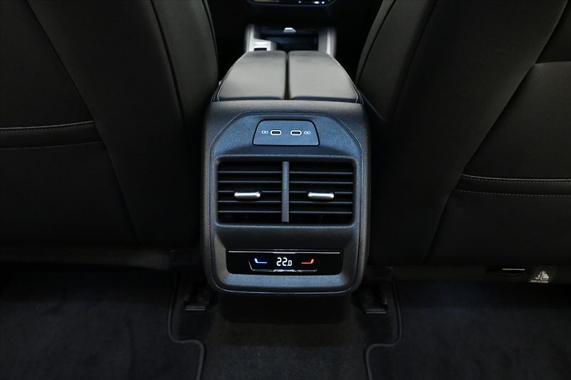 Volkswagen Passat 2,0 TDI 110 kW DSG Business Zá - fotka 23 z 33