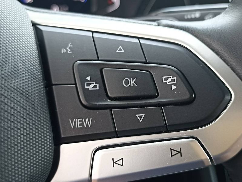 Volkswagen Touran (2023) 2.0 TDI DSG Highline Webasto - fotka 16 z 35