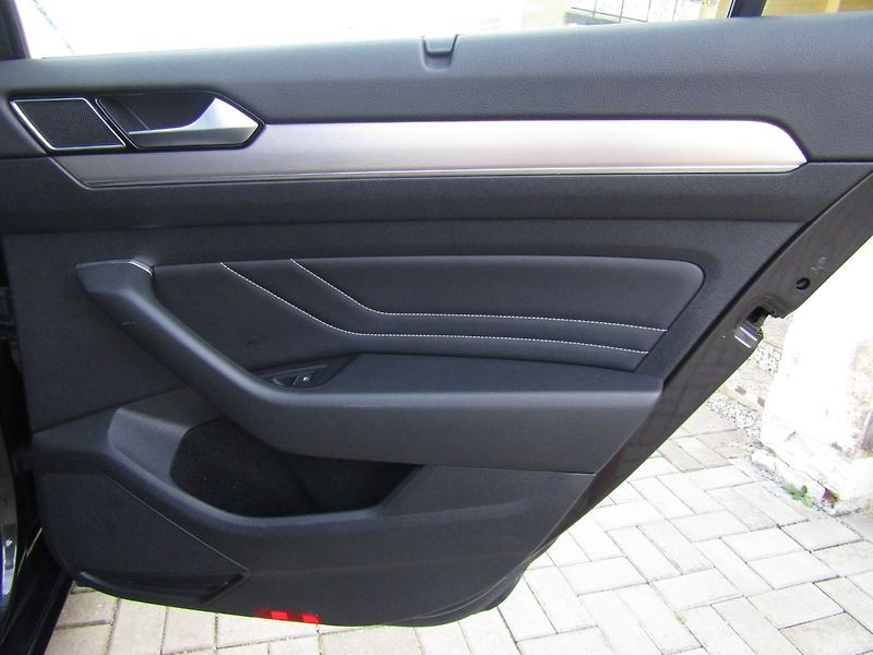 Volkswagen Passat Variant (2020) 2.0 TDI 110kW DSG  ACC - fotka 27 z 45