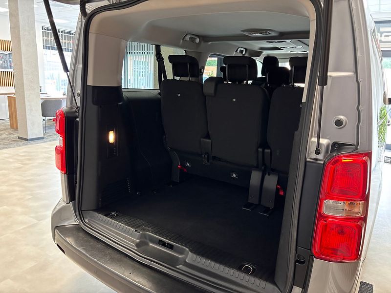 Toyota ProAce Verso 2.0 CDTI FAMILY LONG - fotka 26 z 33
