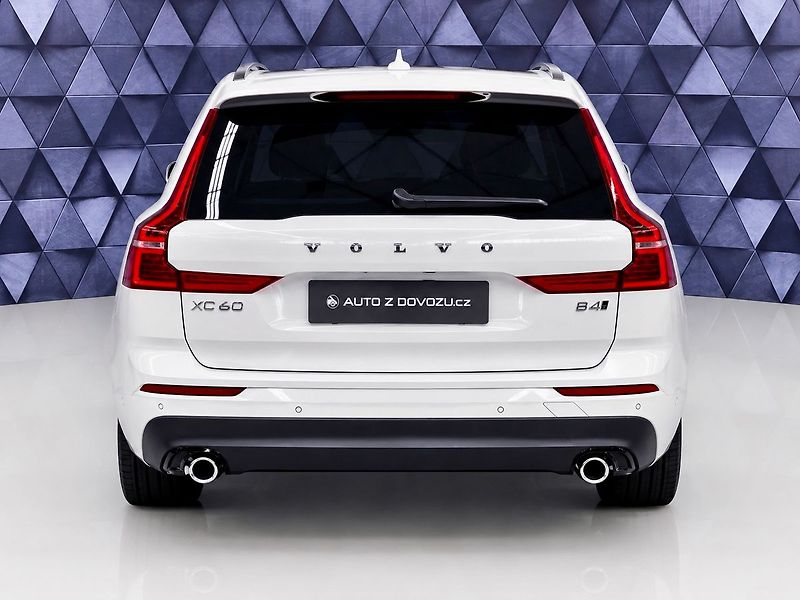 Volvo XC60 B4 AWD MOMENTUM, KAMERA, ACC, - fotka 6 z 20