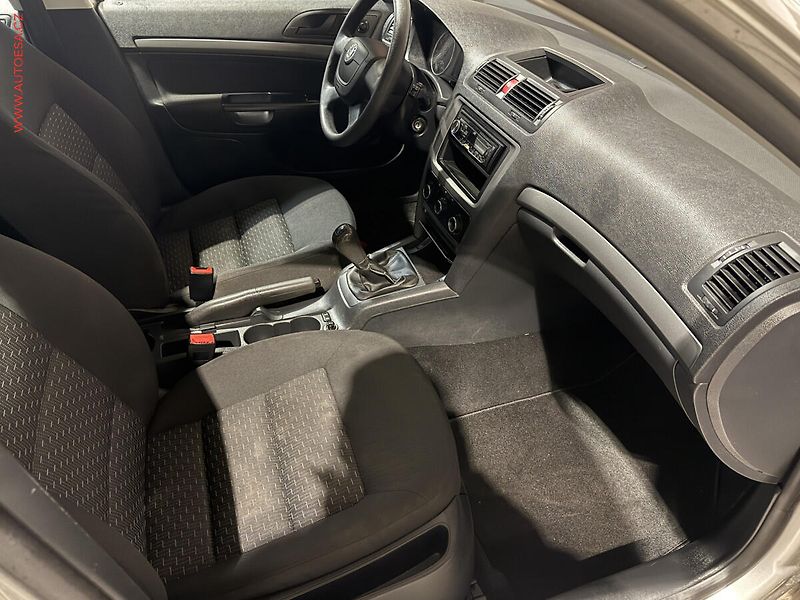 Škoda Octavia (2011) 1.6i, 2.maj,ČR, Tour, +kola - fotka 12 z 15