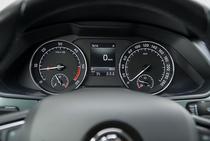 Škoda Superb 2.0 TDI 140kW 4x4 full servis - fotka 28 z 37