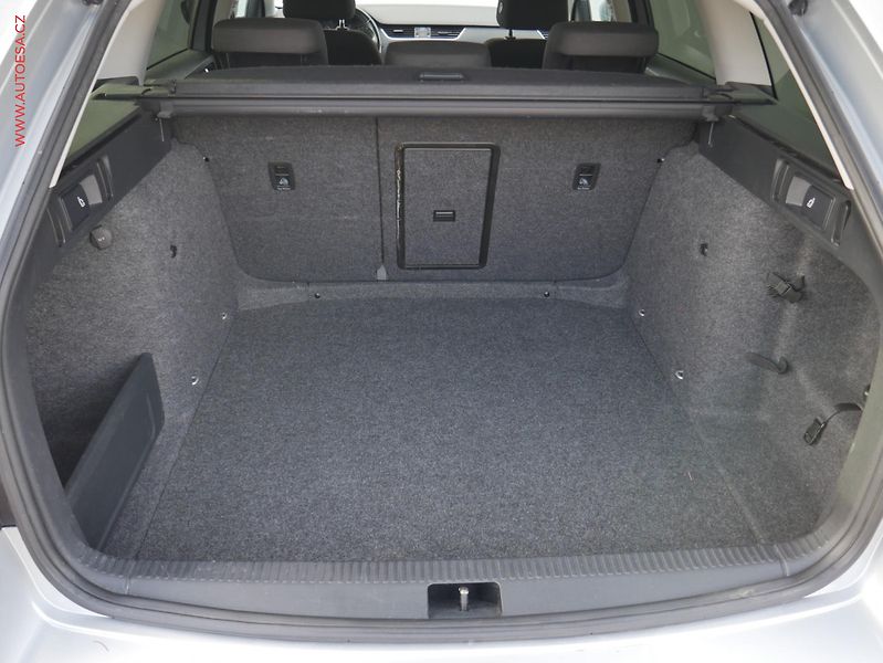 Škoda Octavia (2013) 1.6 TDi, ČR, AC, výhřev sed - fotka 7 z 18