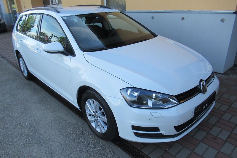 Volkswagen Golf 1.6 TDi AUT.KLIMA VYHŘ.SEDAČKY - fotka 1 z 32