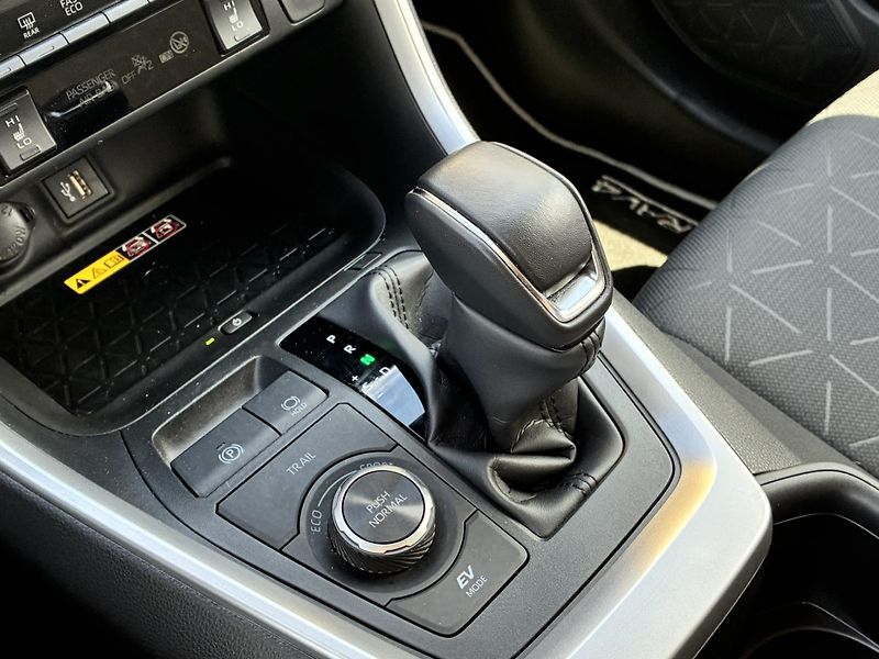Toyota RAV4 2.5 HSD e-CVT AWD Comf. Style - fotka 20 z 23