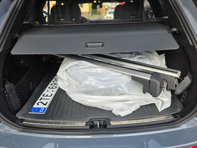 Volvo XC60 2.0 D R-Designe Bowers&Wilkins - fotka 13 z 34