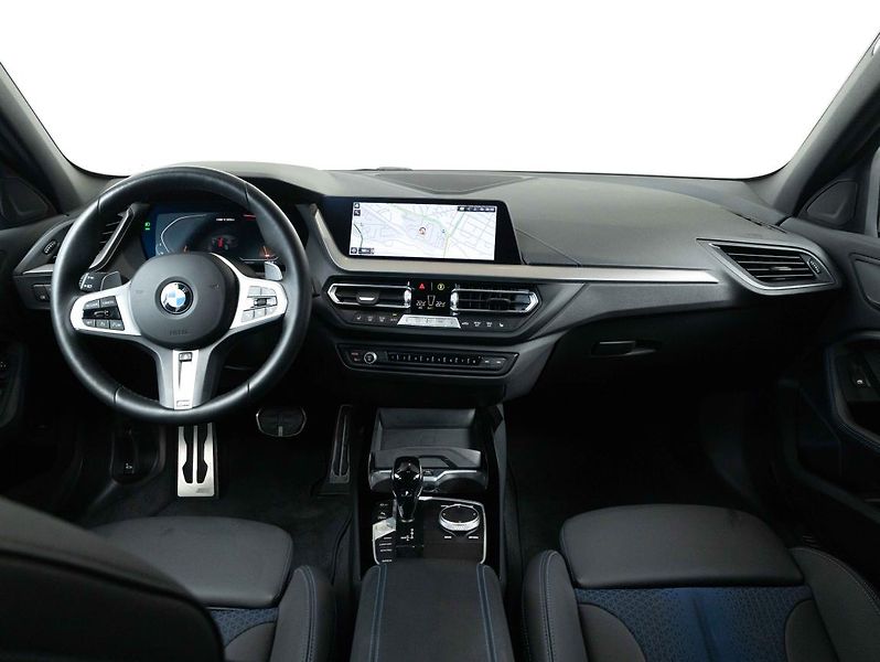 BMW Řada 1 M135i xDrive - fotka 12 z 22
