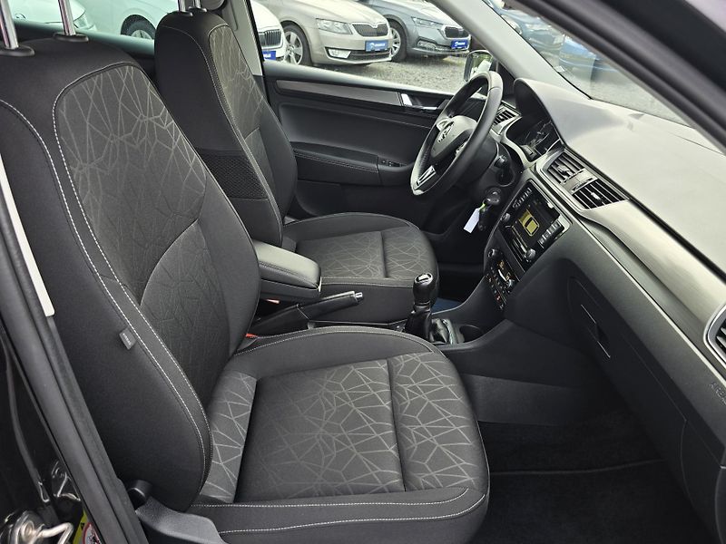 Škoda Rapid TSI 81KW XENON NAVi KAMERA 1Ma - fotka 19 z 29
