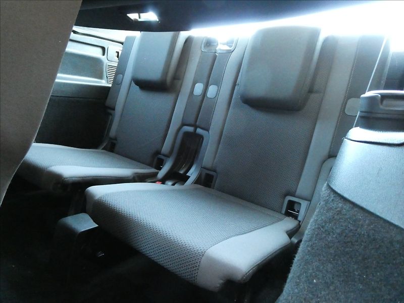 Volkswagen Touran 1,6 TDi DSG 7.míst,1maj.,závěs - fotka 21 z 35