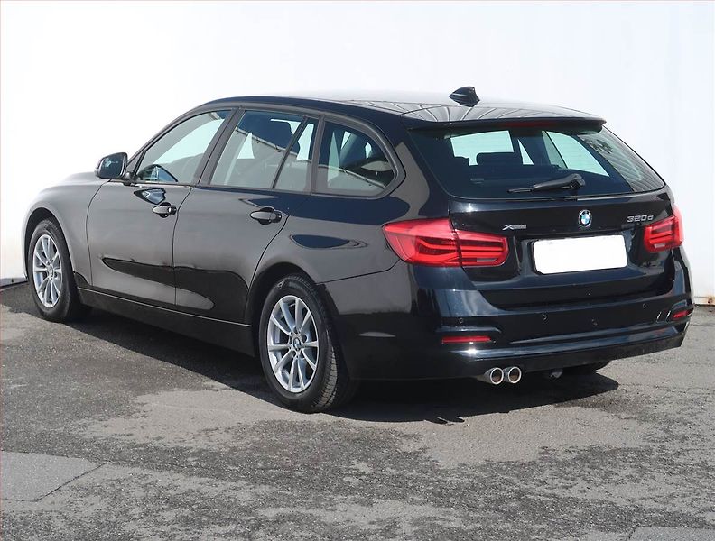 BMW Řada 3 (2017) 320 d xDrive, 4X4, Automat - fotka 4 z 20