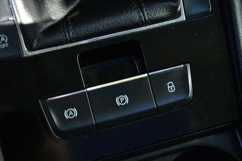 Škoda Superb 2.0TDi 140kW PANORAMA TAŽNÉ - fotka 23 z 27