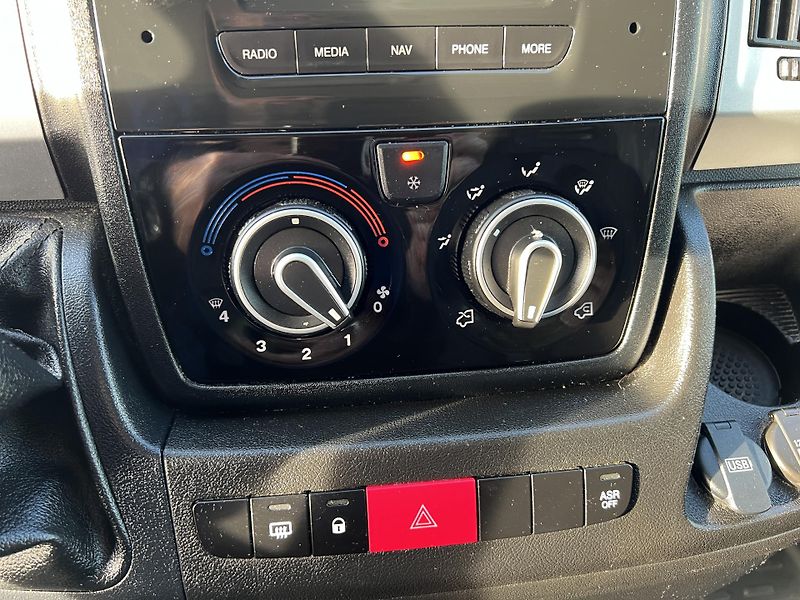Fiat Ducato 2.3,118kw,8p,čelo,klima,temp. - fotka 33 z 42