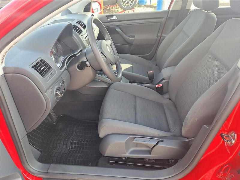 Volkswagen Golf 1,9 TDI 4 MOTION - fotka 5 z 14