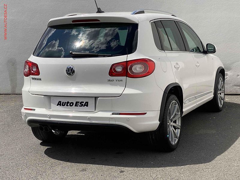 Volkswagen Tiguan (2010) 2.0 TDi 4x4, ČR, R-Line, DSG - fotka 4 z 18