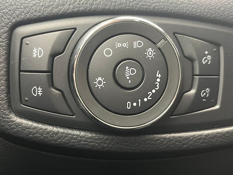 Ford Galaxy 2,0 TDCi Titanium 132kw manuál - fotka 22 z 64
