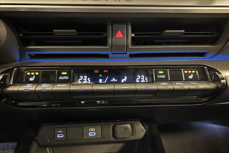 Toyota Prius 2,0 PHEV Comfort - fotka 6 z 17