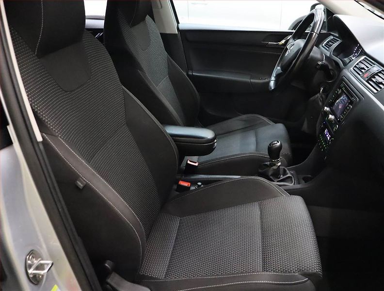 Škoda Rapid (2013) Style 1.6 TDI, nová STK - fotka 9 z 18