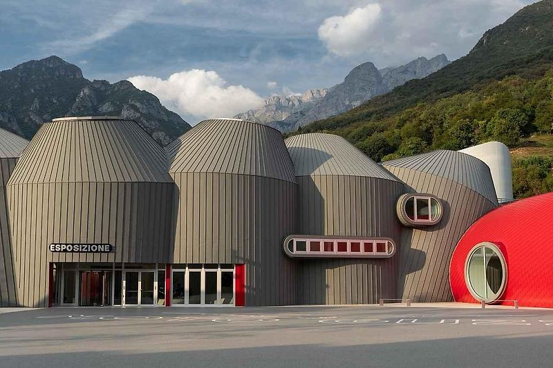105. výročí založení slaví značka Moto Guzzi novým multifunkčním areálem i atraktivní limitovanou edicí motorek.