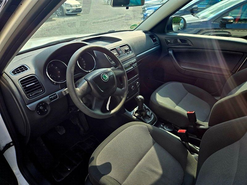 Škoda Yeti (2012) 1.4 TSI Serviska - fotka 9 z 26