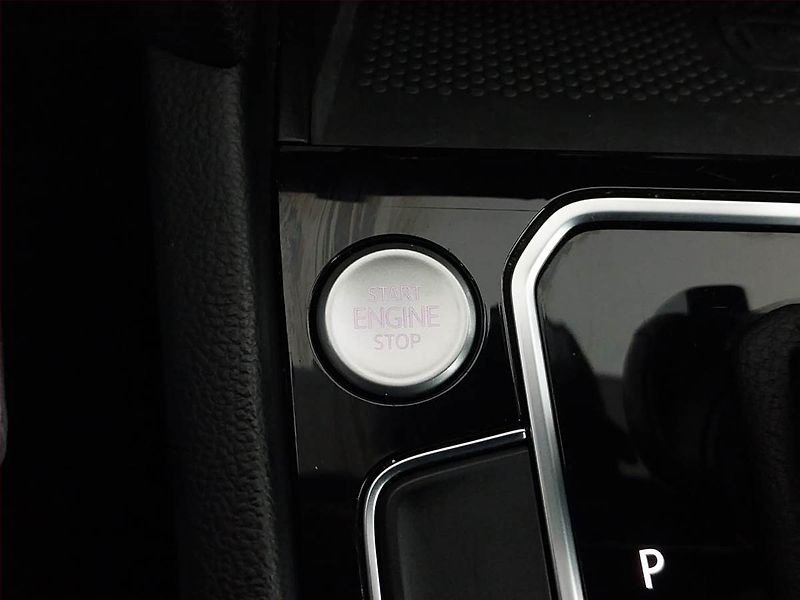 Volkswagen Passat (2022) R-Line 2.0 TDI, Automat, Kůže - fotka 20 z 23