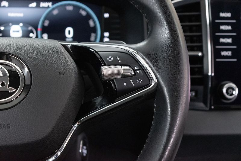 Škoda Karoq 2.0 TDI 4x4*TAŽNÉ*STYLE*ČR 1.M - fotka 18 z 41