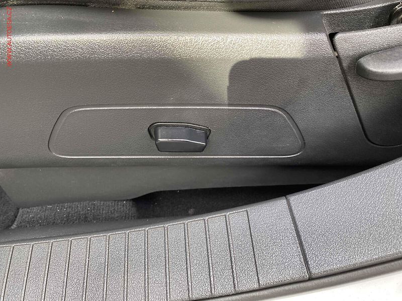 Jeep Compass (2012) 2.2 CRDi 4x4, AC, TZ, navi - fotka 15 z 16