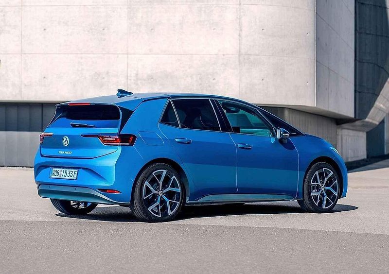 Elektrický Volkswagen třídy Golf teď nabídne jak dobré jízdní vlastnosti, tak příjemný interiér.