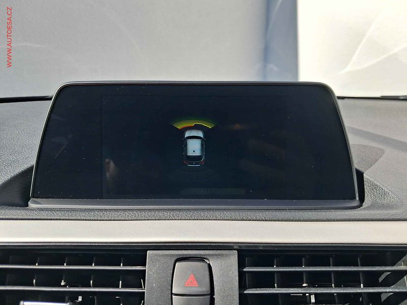BMW Řada 1 (2018) 1.5i 118i, LED, navi, +ALU - fotka 18 z 21