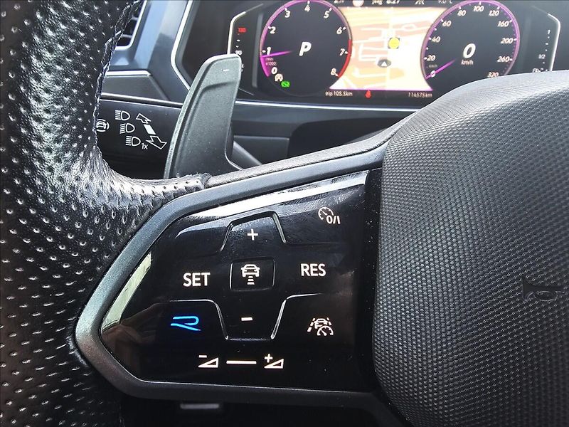 Volkswagen Tiguan 2,0 TSi 235KW D7 R DPH NAVI - fotka 17 z 44