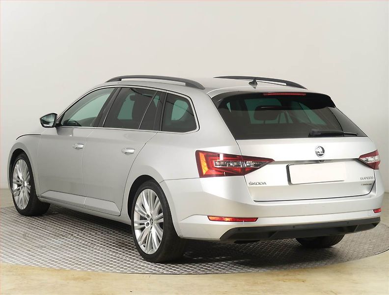 Škoda Superb (2018) 1.6 TDI, Navi, Tempomat - fotka 4 z 19