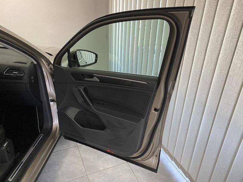 Volkswagen Tiguan 2.0 TSi 4x4 DSG REZERVACE  - fotka 15 z 37