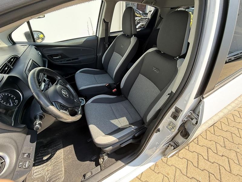 Toyota Yaris (2019) 1.5 Hybrid  - fotka 6 z 18
