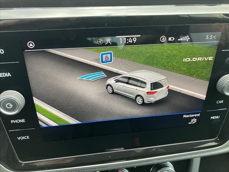 Volkswagen Touran 2,0 TAŽNÉ, LED,APPLE CAR PLAY - fotka 19 z 21