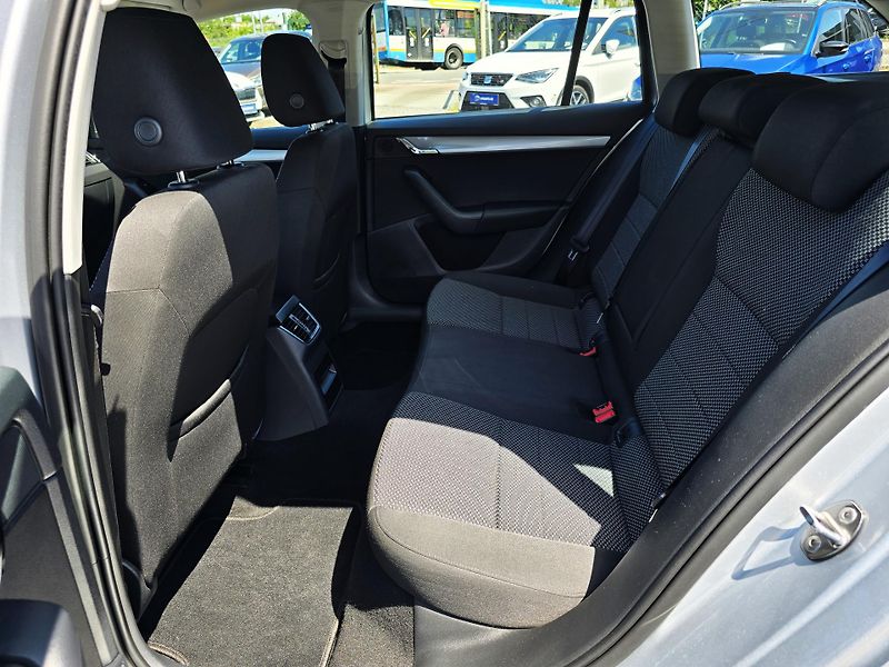 Škoda Octavia 1.2 TSI BOHATÁ VÝBAVA 66Tis Km - fotka 12 z 24