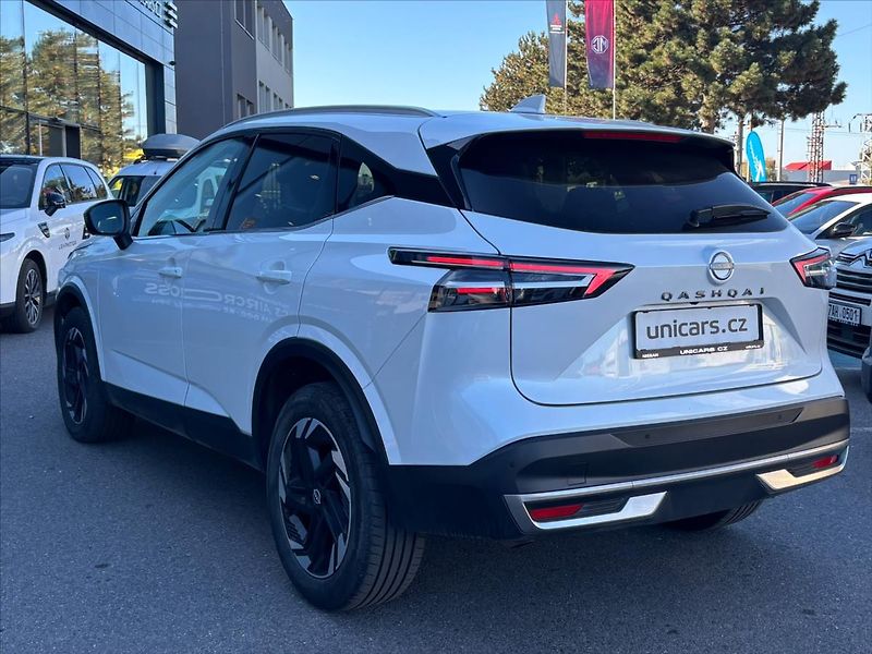 Nissan Qashqai 1,3 DIG-T  X-Tronic N-Connecta - fotka 4 z 29