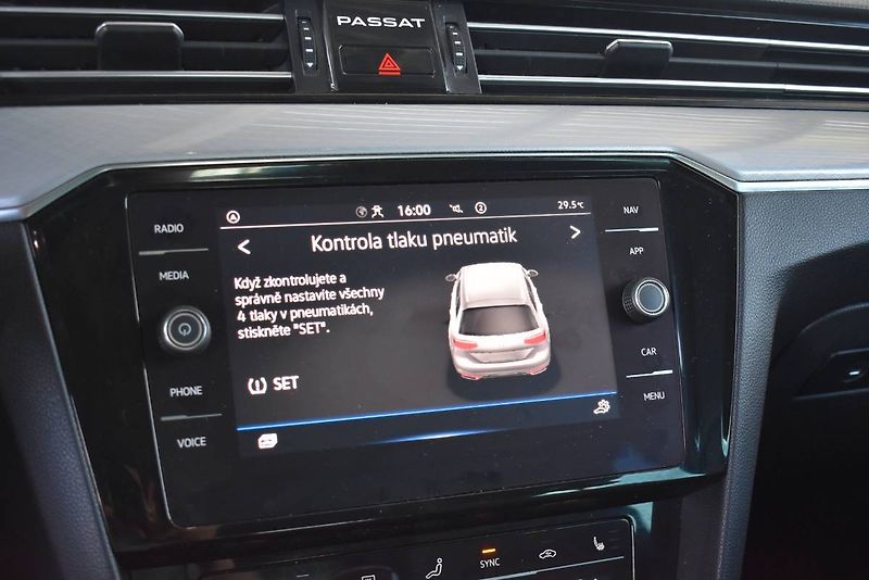 Volkswagen Passat Variant (2023) 1.5TSI 110kW, LED, tažné - fotka 23 z 24